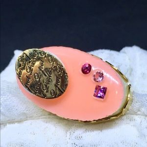 Q-Pot shadow petit cream cake charm/ pendant